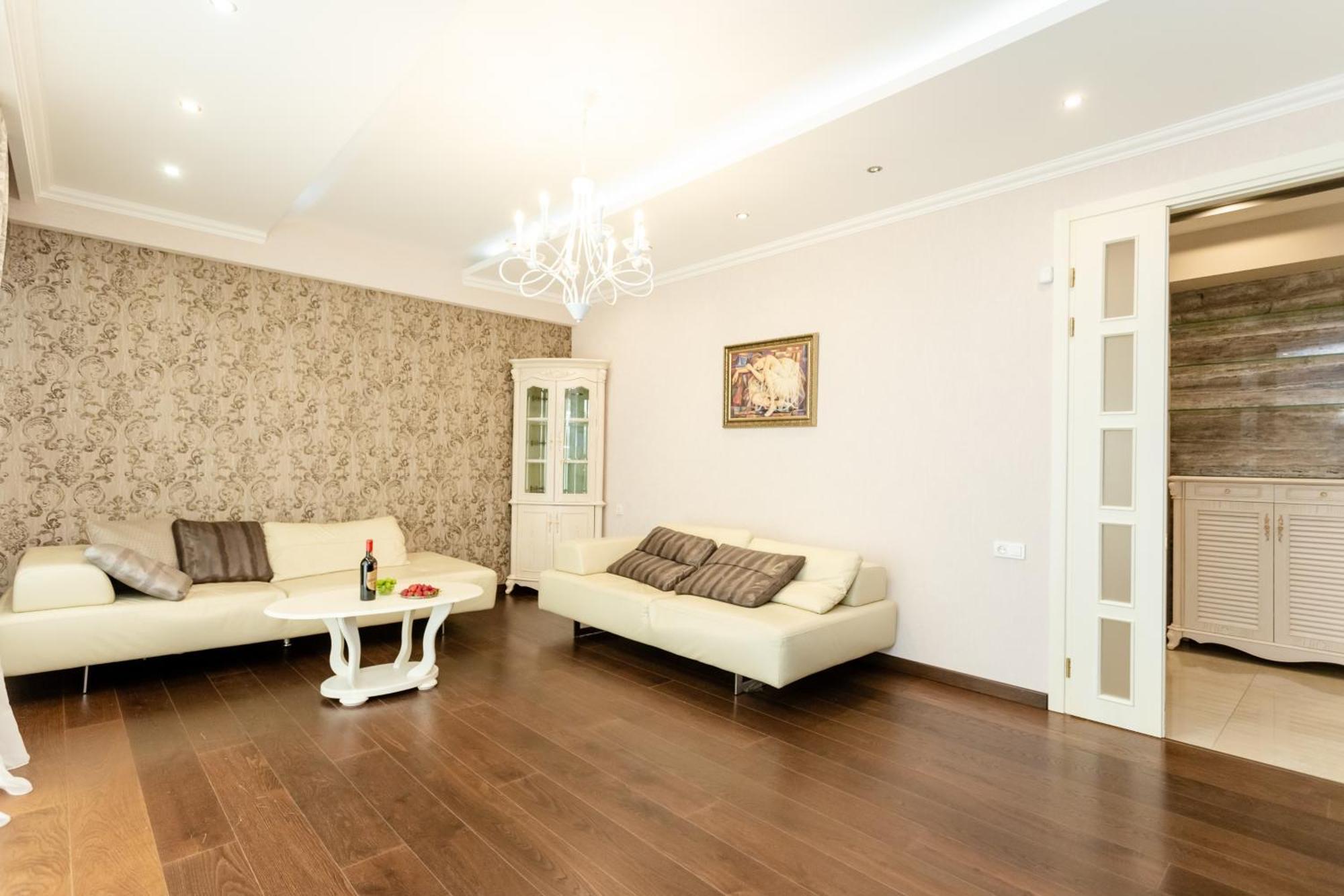 3Bd-2Bth Apartment In Tbilisi City Center Exterior photo